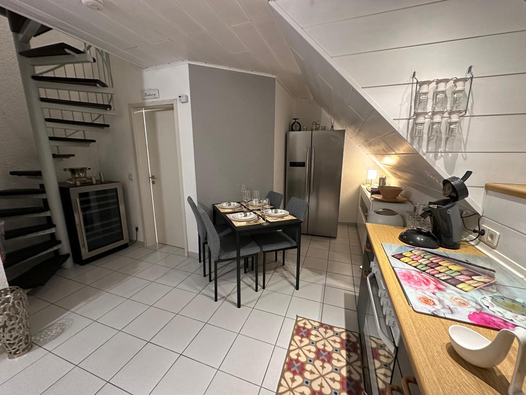 Zentrale Maisonette Mit Buero & Parkplatz Griesheim  Exterior photo